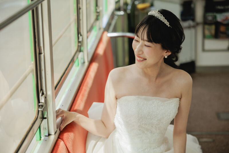 車内でもウェディングフォトを。