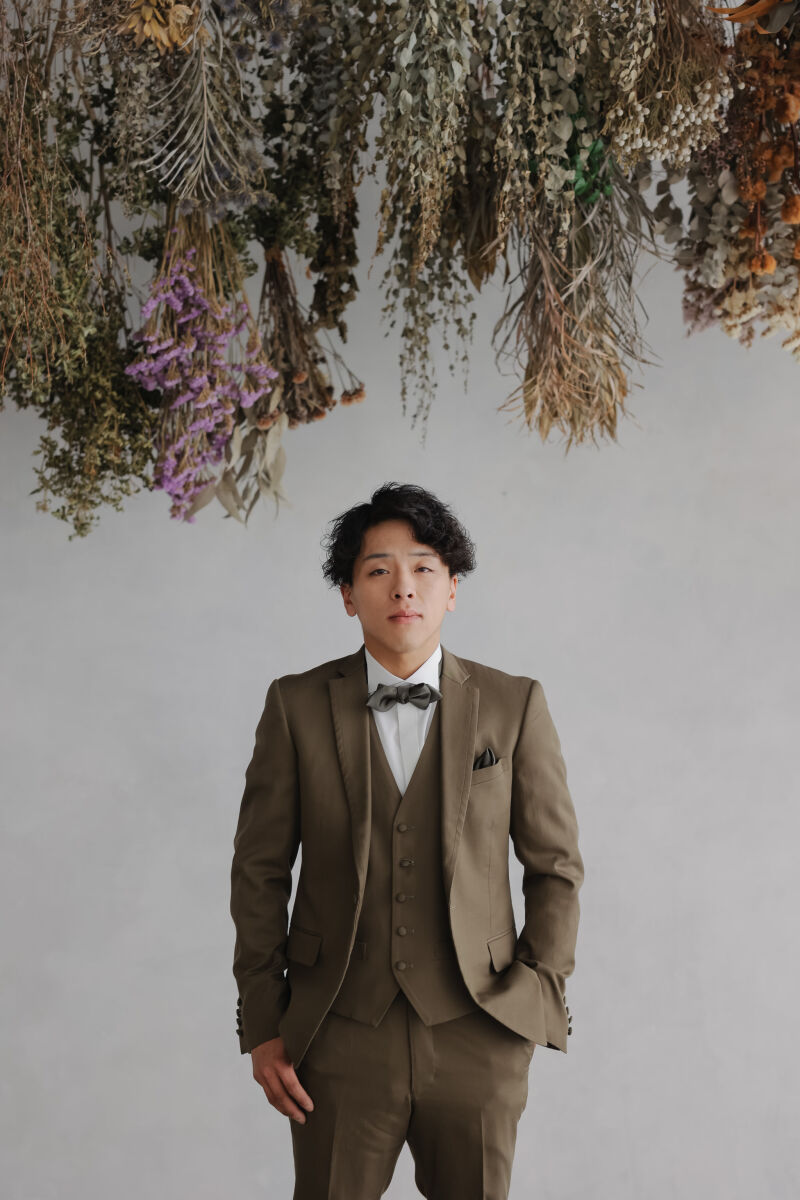 新郎様の衣装も多く取り揃えてます！