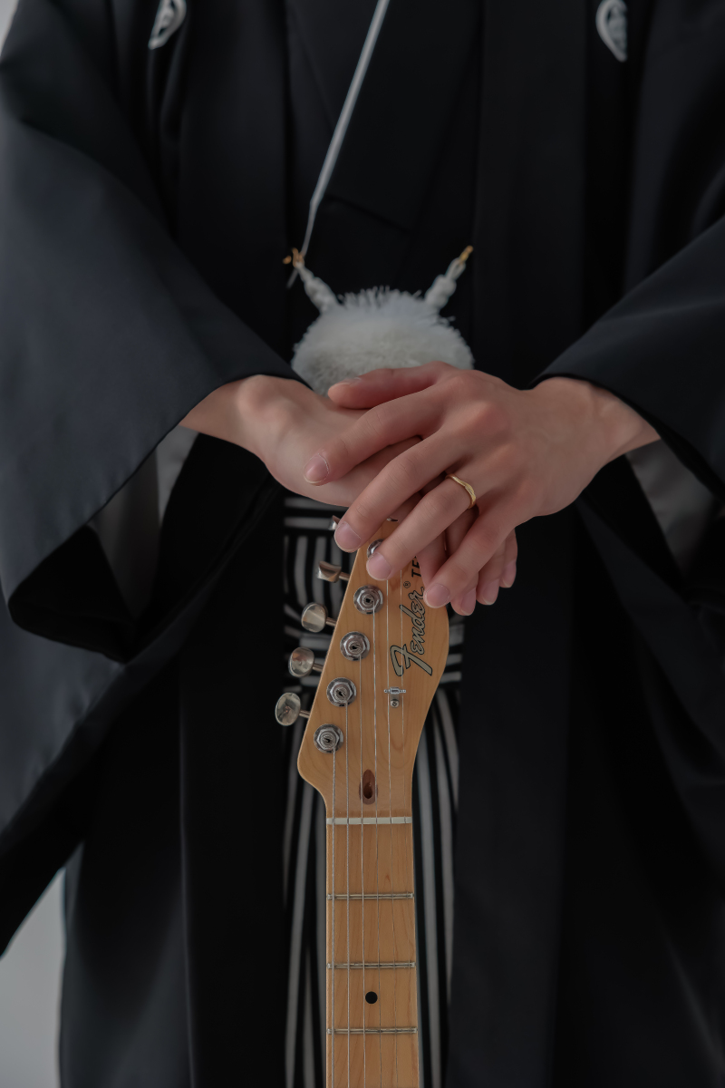 誓いの指輪、ギターに添えて