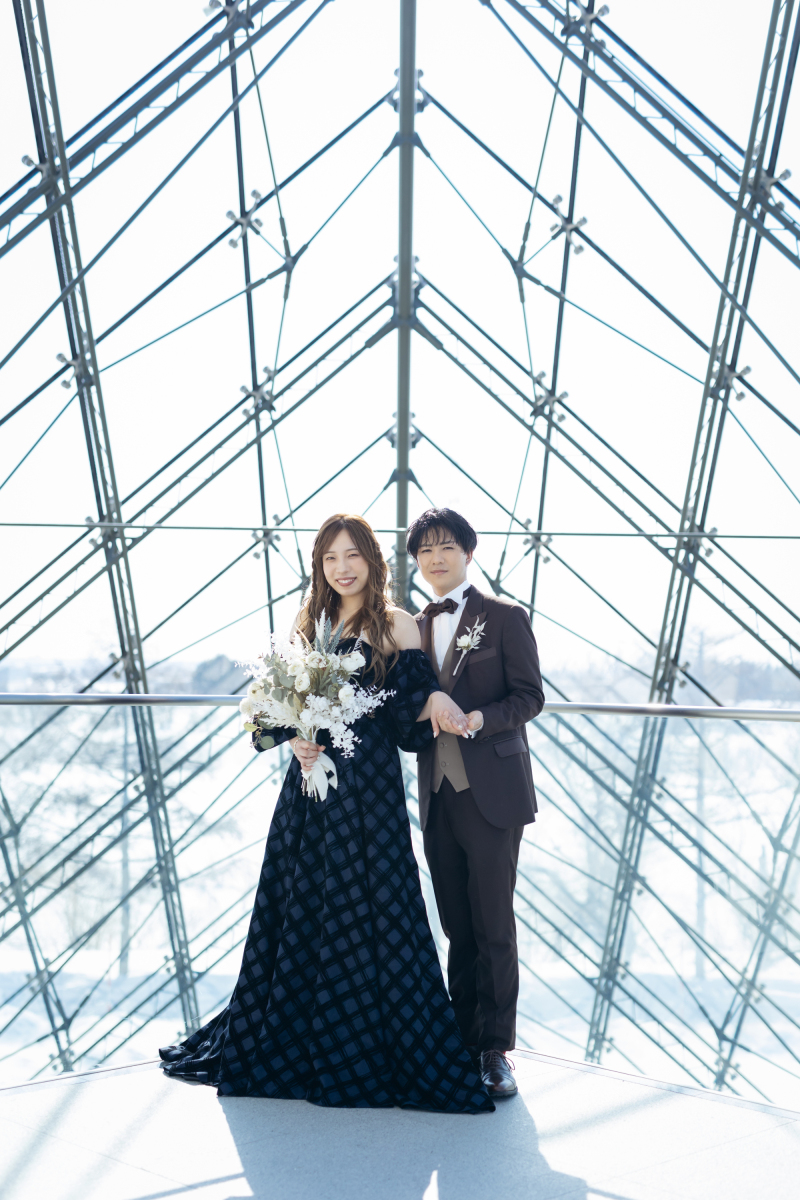 ガラスのピラミッドから白樺林へ