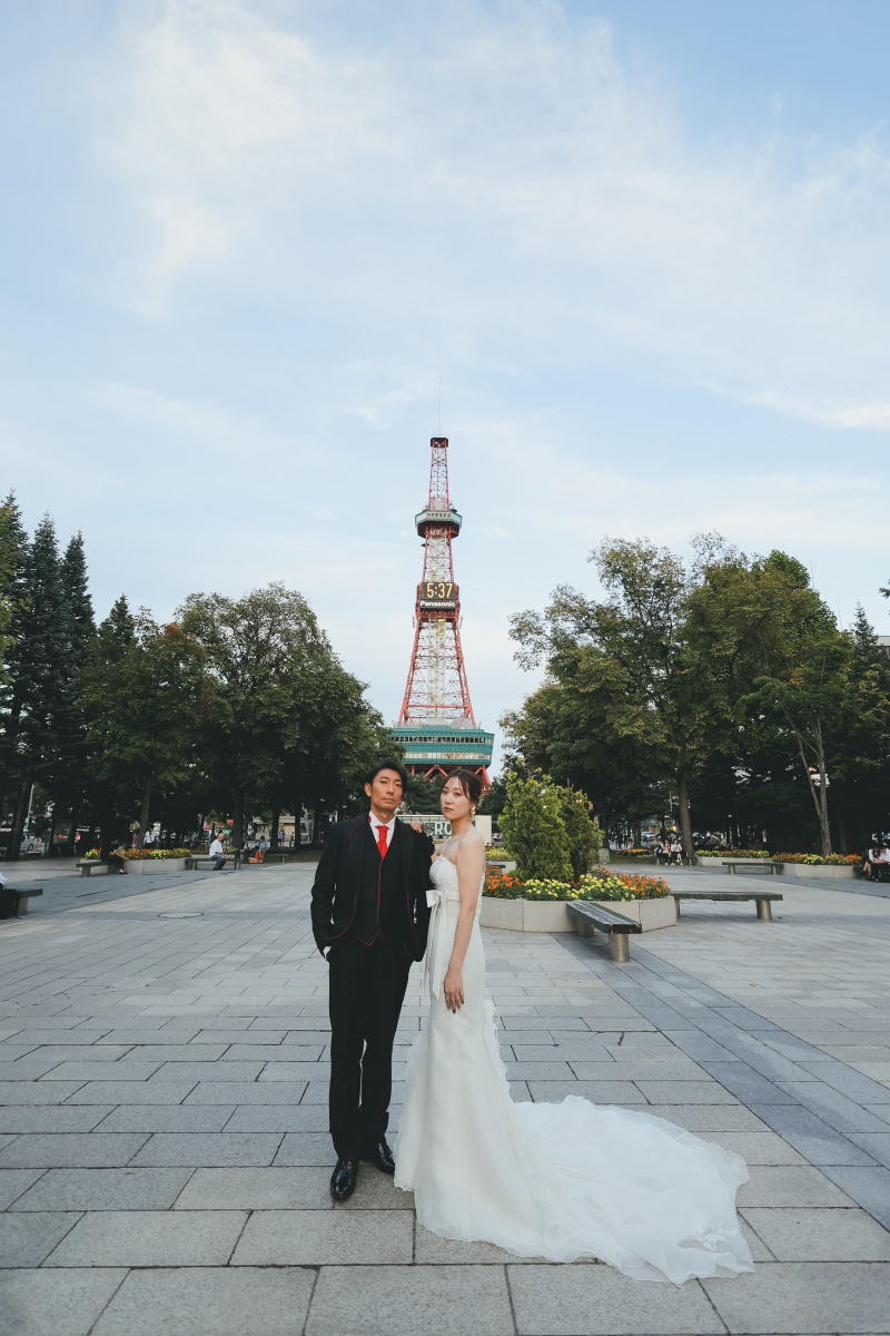 札幌テレビ塔前で