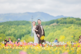滝野すずらん丘陵公園でチューリップウェディングフォト