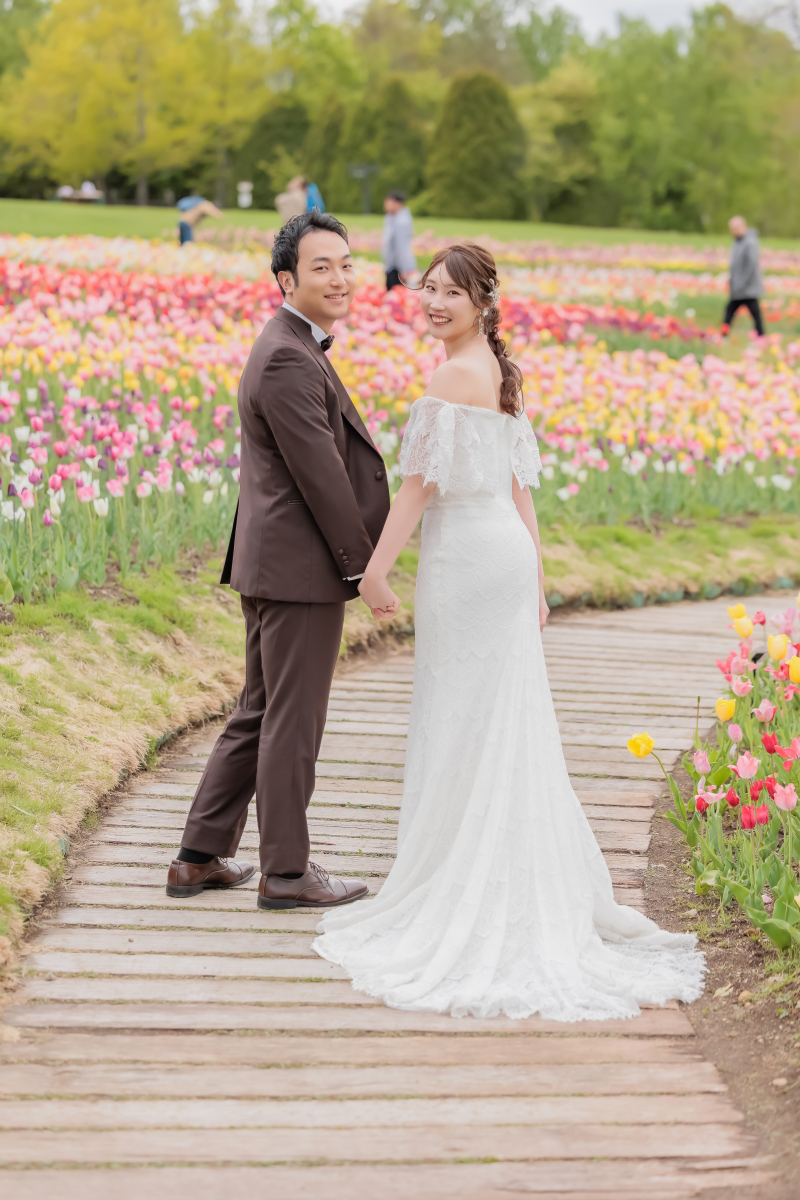 手繋ぎラブラブ