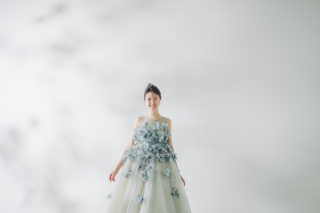 春らしいカラードレス