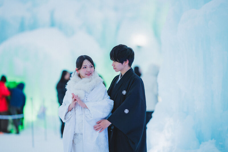 氷と灯りに照らされて