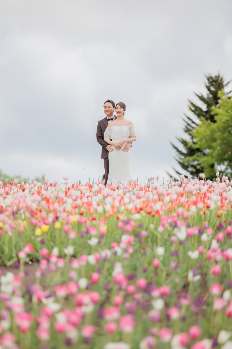 花々に囲まれて