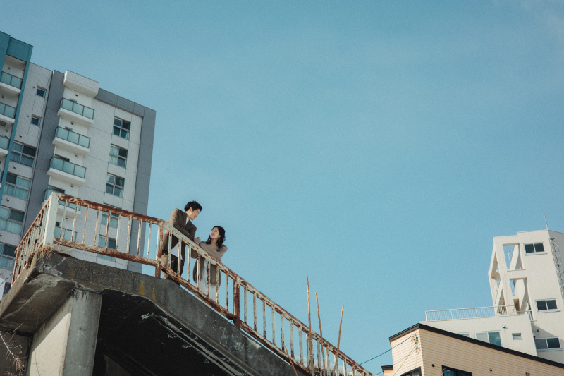 橋の上に乗る二人