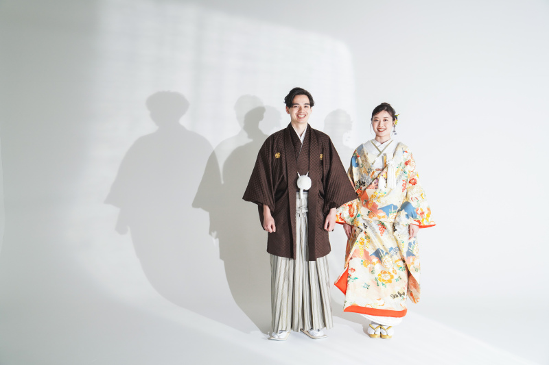 主役はお二人。紋付袴も豊富に取り揃えております!