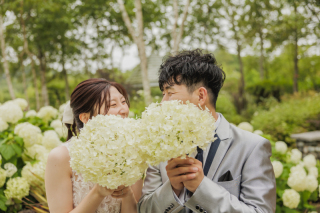 紫陽花の一種のアナベルの生花をブーケにしました！撮影地：えこりん村