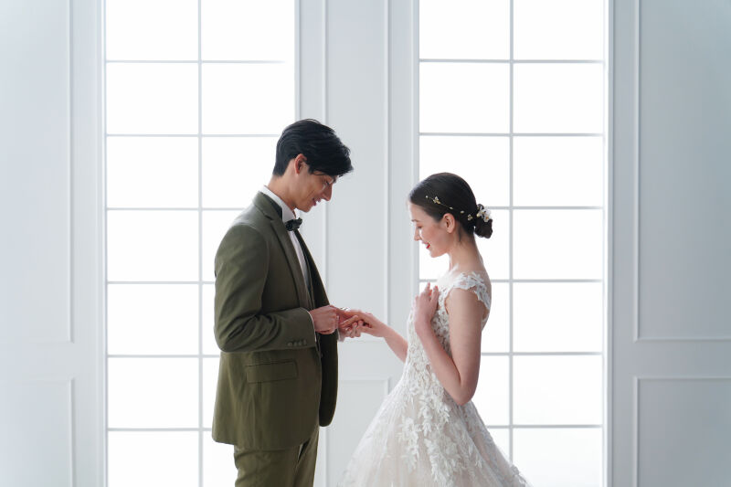 【和洋どちらも撮影出来る】屋内庭園+洋装ハウススタジオ20pアルバム&美肌レタッチ全データプラン