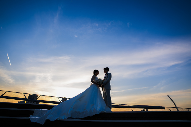 マジックアワーのシルエットショット