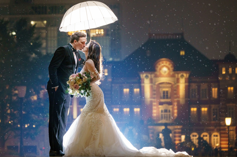 雨の東京駅!インターナショナルカップル!!