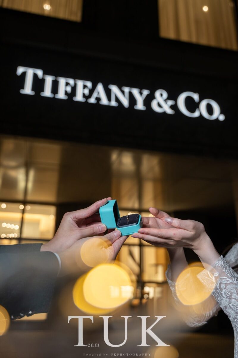 婚約指輪のショットも