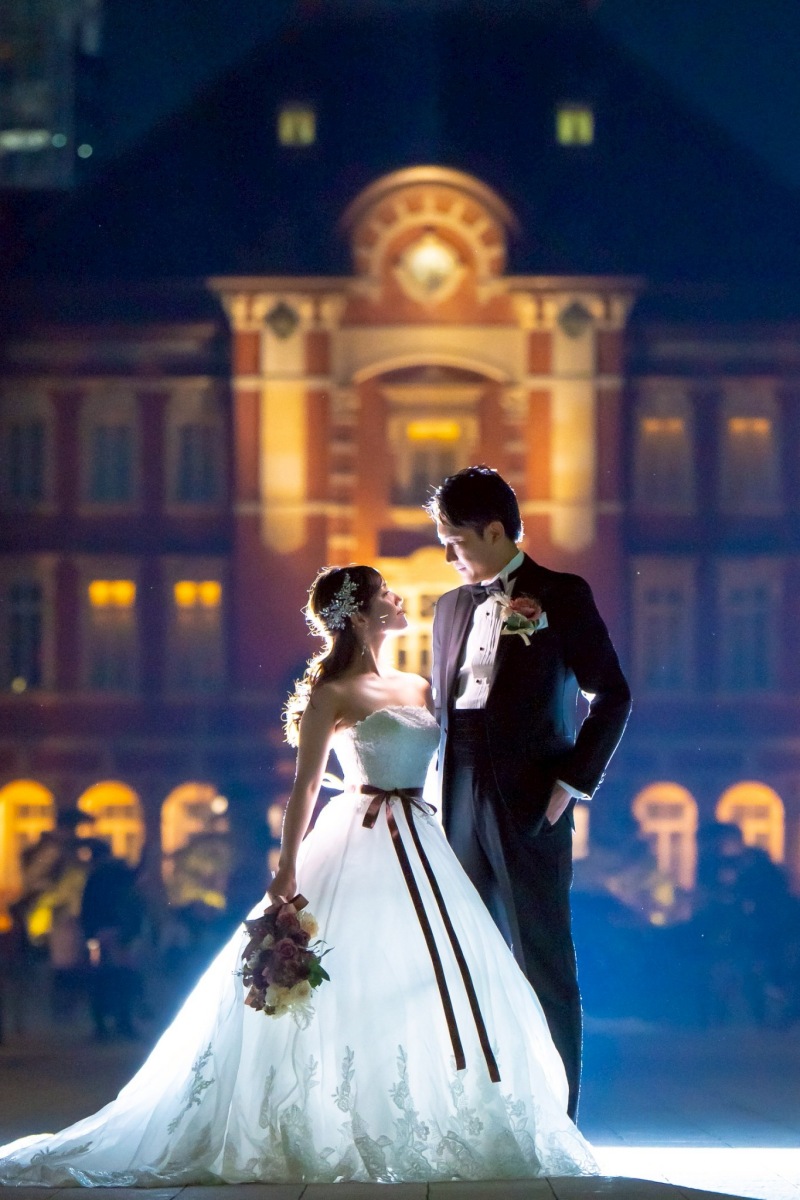 光の中で永遠を誓う...