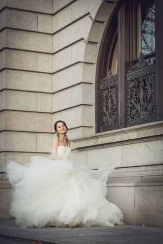 ドレスをふわふわさせながら