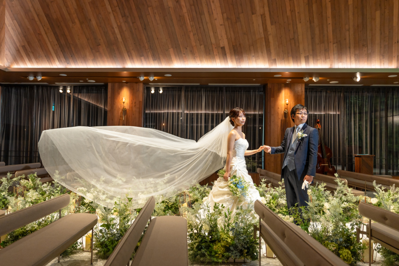 チャペルでベールふわり!