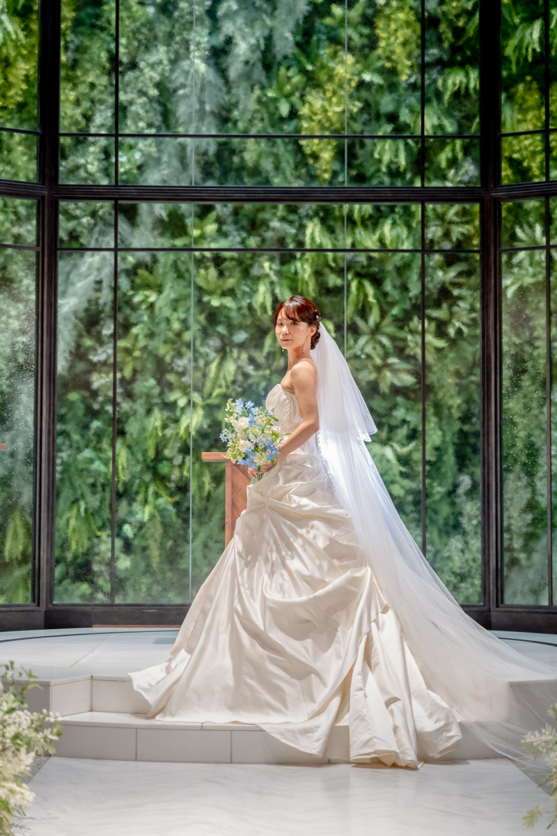 緑に囲まれた光のチャペル