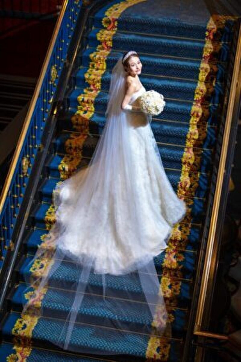 挙式前には階段やチャペルなどでロケーション撮影!