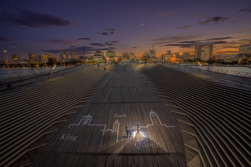 大さん橋の風景を活かした広角プロポーズショット!