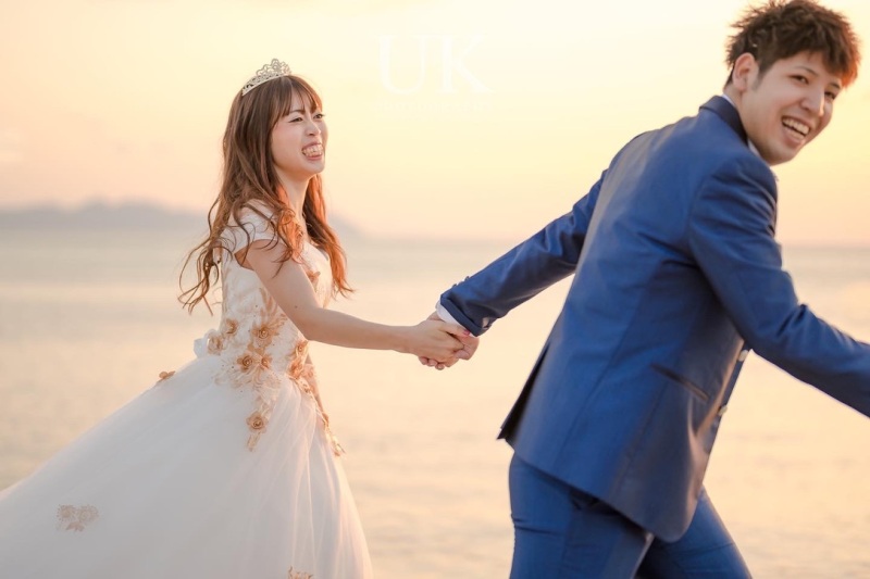 故郷の思い出の海で美しいウェディングフォトを！！