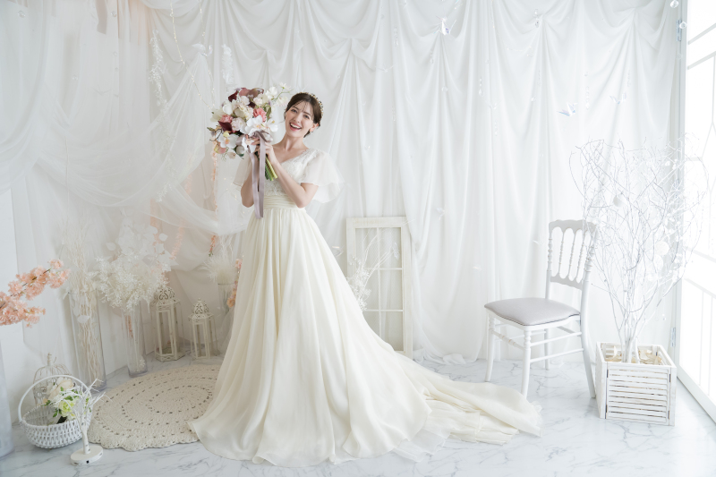 【今の自分を美しく♡ソロウェディング】スタジオ撮影・衣装1着・5カットデータ付きのお手軽ソロ撮影プラン
