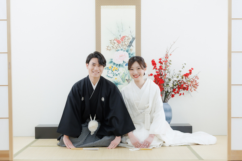 和室掛け軸での正座ショット