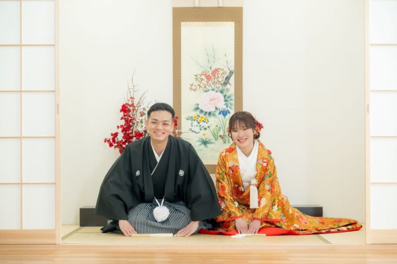 スタジオで正座の記念写真