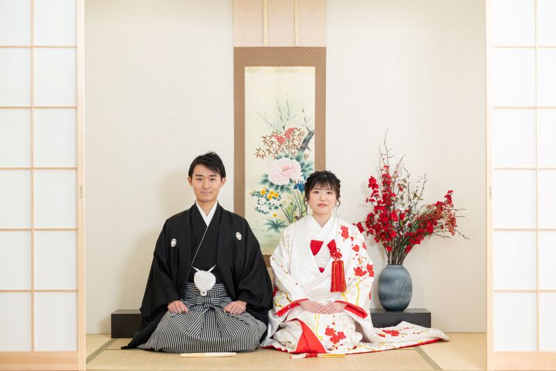 掛け軸の正座ポーズ