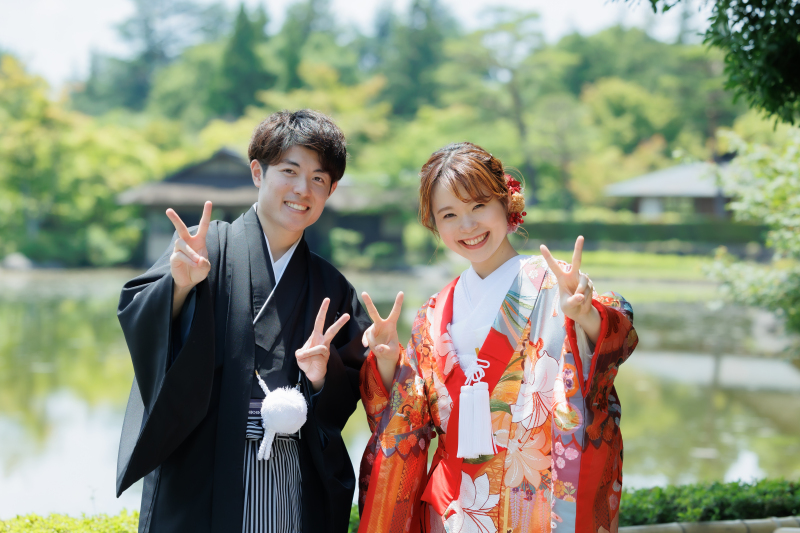 撮影終わりのほっとした笑顔と共にピースサイン♪