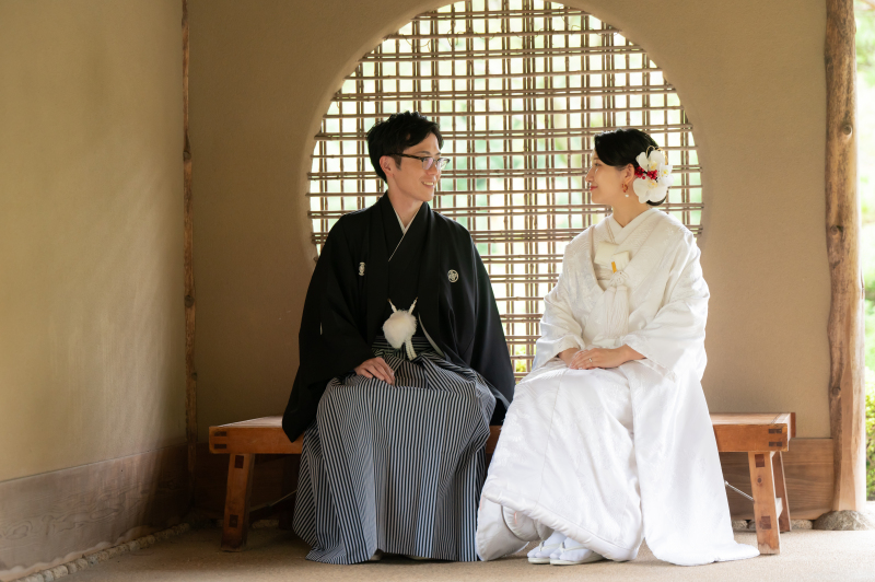 ベンチに座って