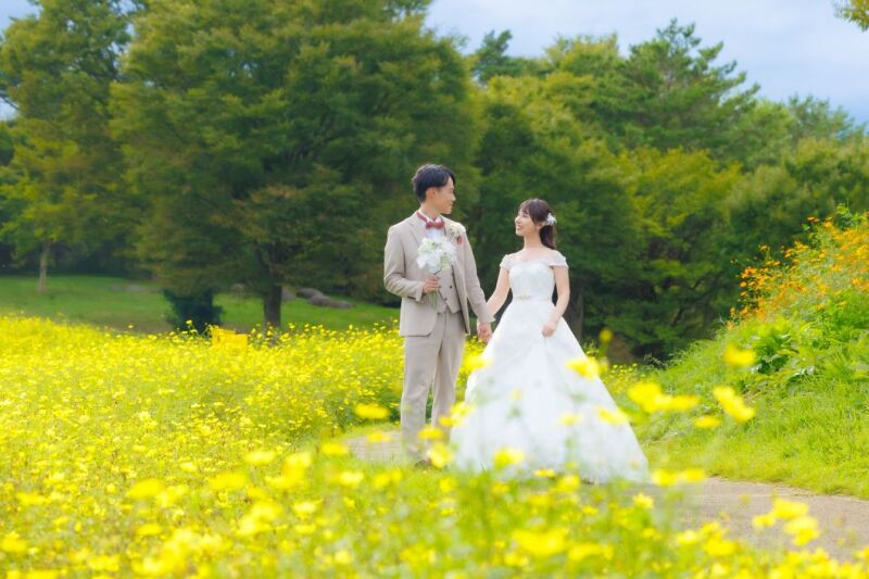 【7月～9月撮影】ロケ&times;スタ和洋プラン✨昭和記念公園 &times;スタジオ♡和洋各1着／データ100枚／新婦ヘアメイク込