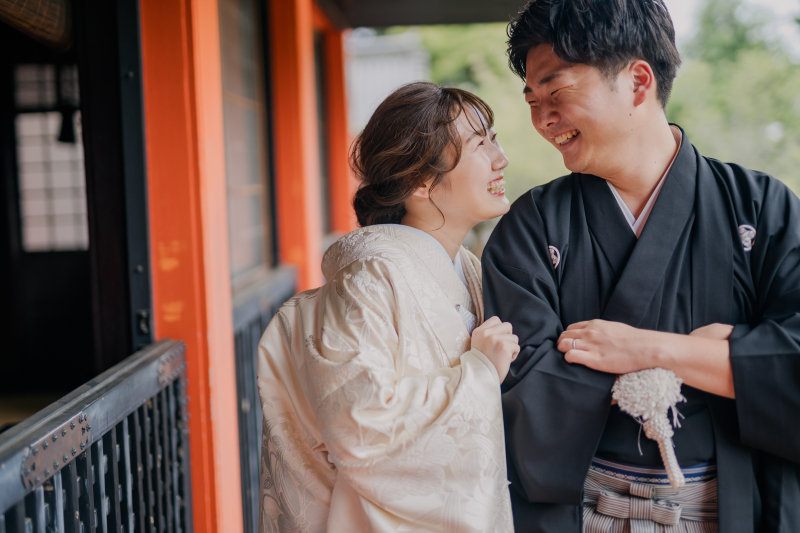 まずは白無垢を羽織り、毘沙門堂へレッツラゴー！