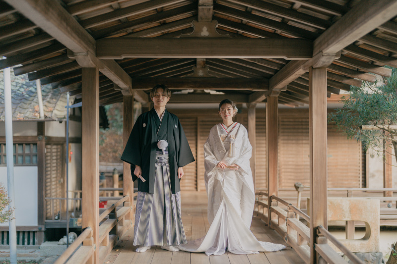 渡り廊下できちっとポージング