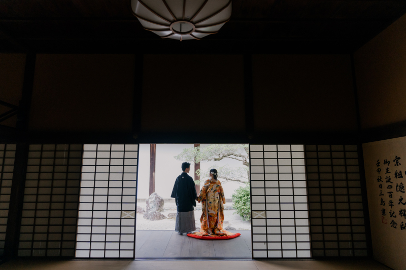 後ろ姿でしっとりと...