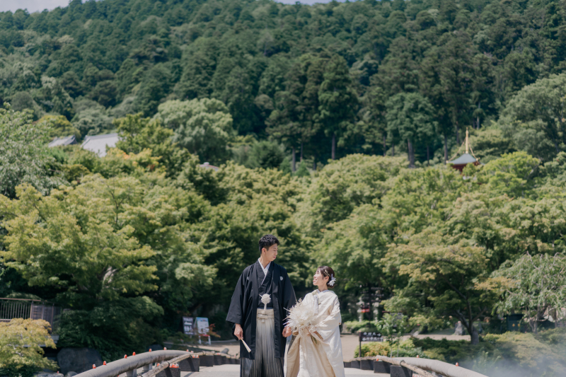 勝尾寺の門を抜けたら...