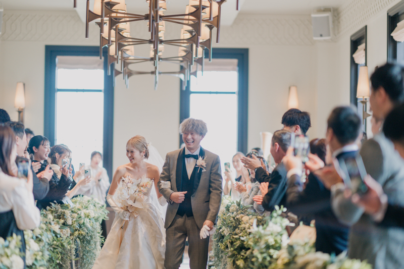 大きな拍手とともにチャペル退場