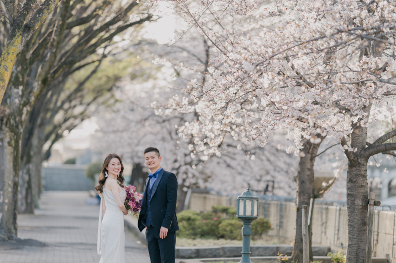 洋装×桜も素敵