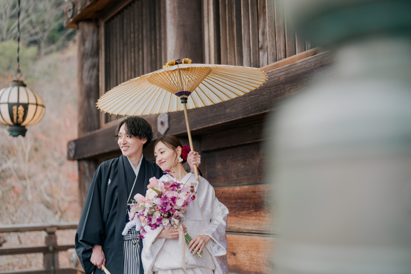 二人寄り添って