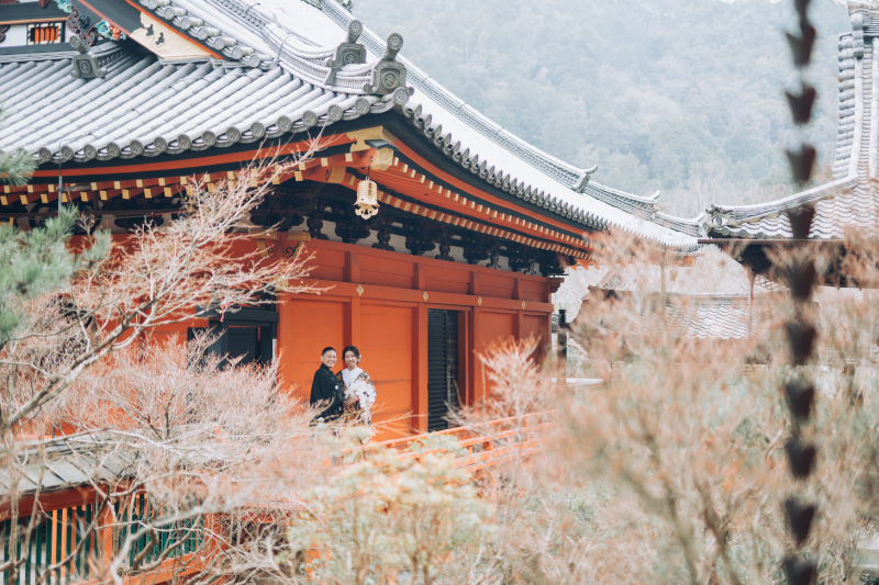距離を空けて遠くから撮るおふたり