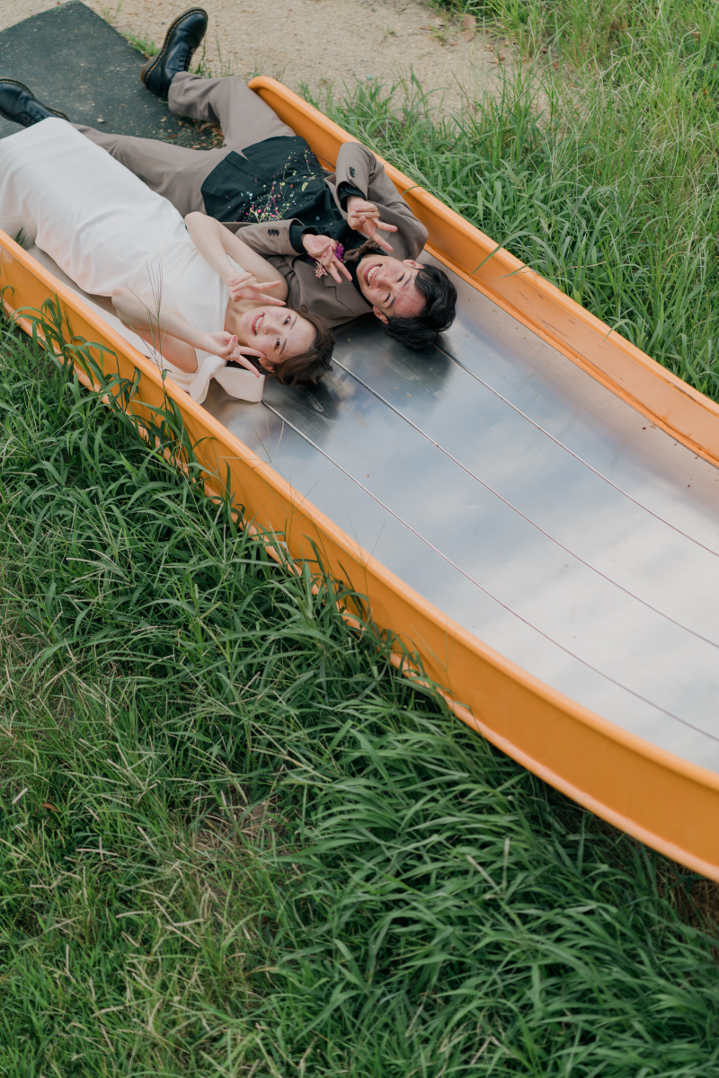 爽やかな緑に可愛い遊具が映えます