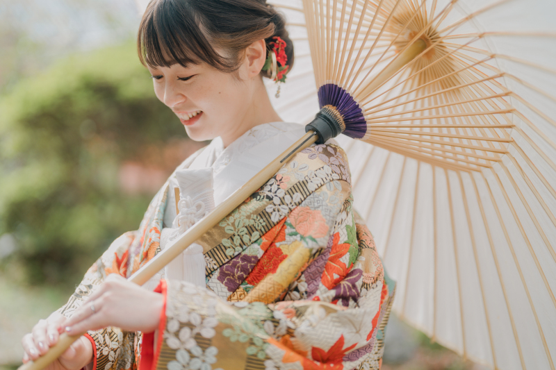 紅葉柄の入った和装のお色味が可愛い