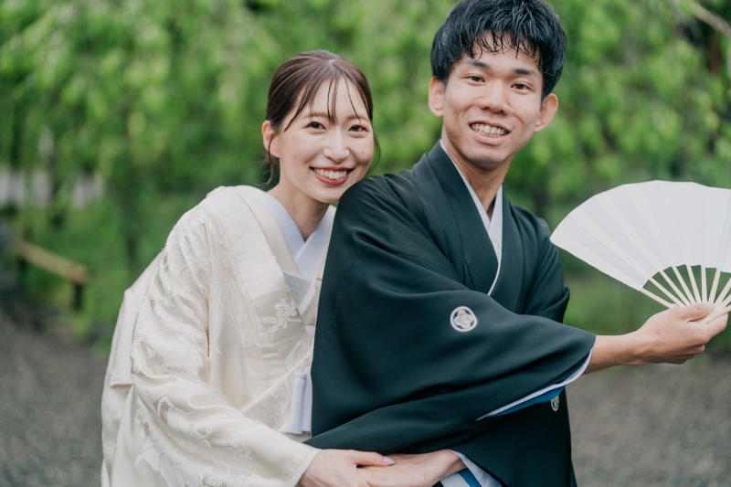 お二人らしいラフなポージングで