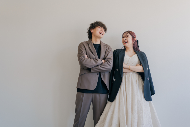 彼の私服を肩にかけて、、、、