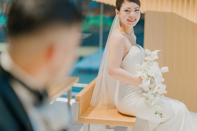 バージンロードを挟んで