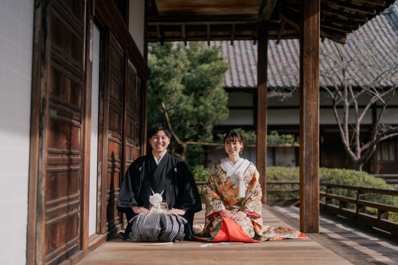 縁側での正座ショット