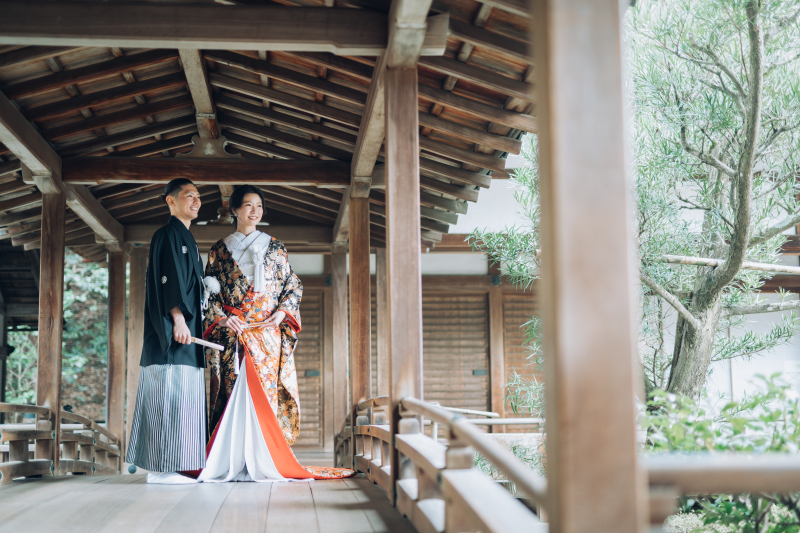 境内の廊下にて