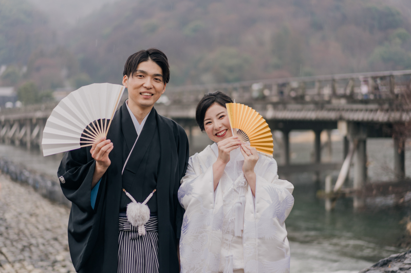 「京都嵐山」にて4ヶ月後に結婚式を控えたお客様の前撮り撮影。ロケの後、結婚式をされる会場にて撮影もさせていただきました。逆算して前撮り撮影していただくことで結婚式準備にも余裕が出ますね。