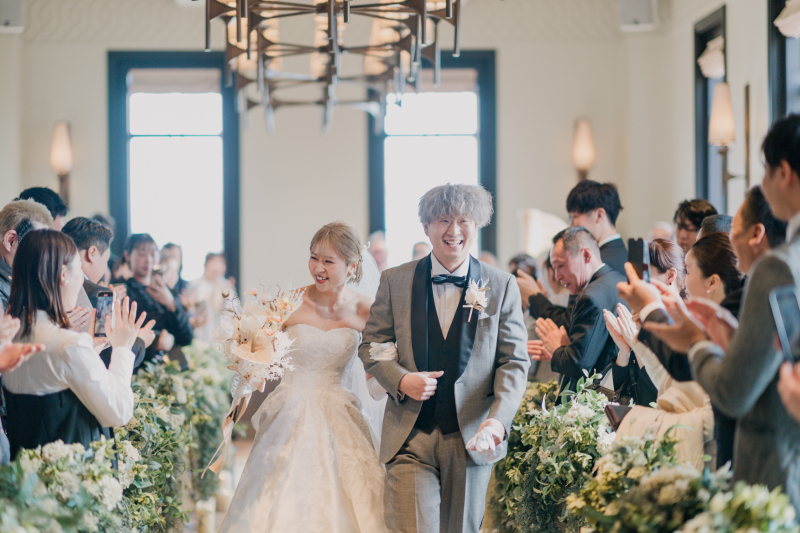 友人が結婚式撮影をラフエイトにお任せいただいた日。幼少期からの仲なのでこの日が来るのを楽しみにしていました。私が打ち合わせ担当をさせていただき、前撮りも担当した【岡村】に撮影をしてもらいました。