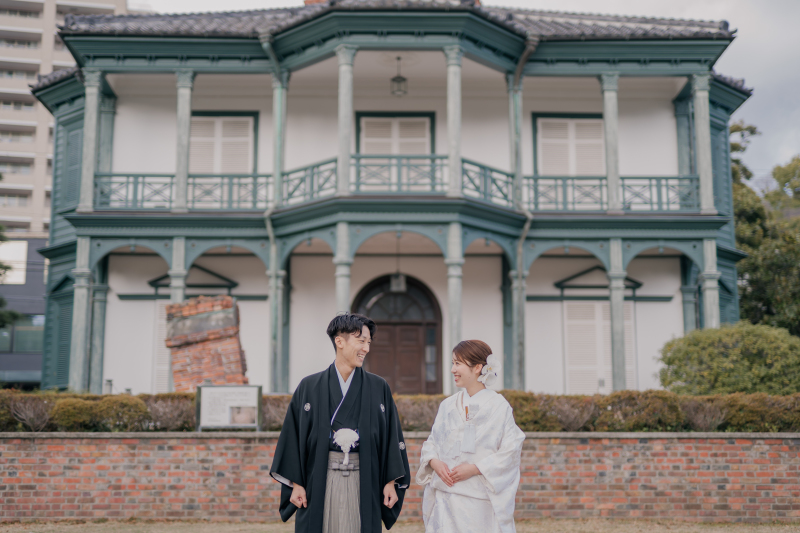 冬の前撮り撮影をさせていただいたおふたり。公式LINEでのお打ち合わせの段階から弊社での撮影を楽しみにしていただいておりました。寒さ対策やコーディネートなど細かくご案内させていただきました。