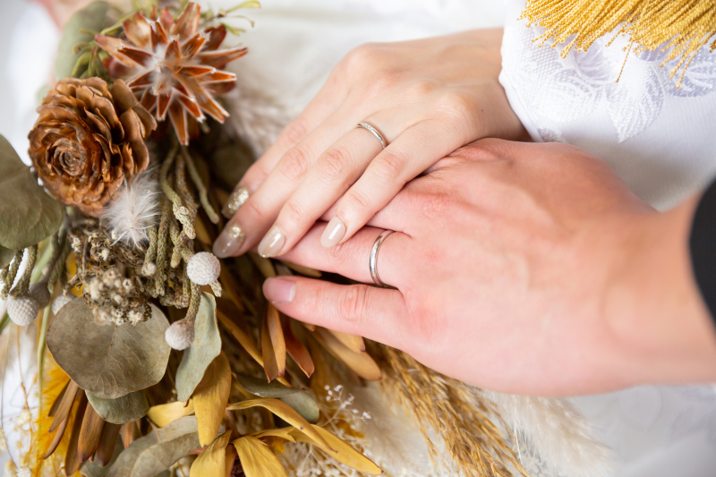 手元やヘアスタイル。足元カットも忘れずに